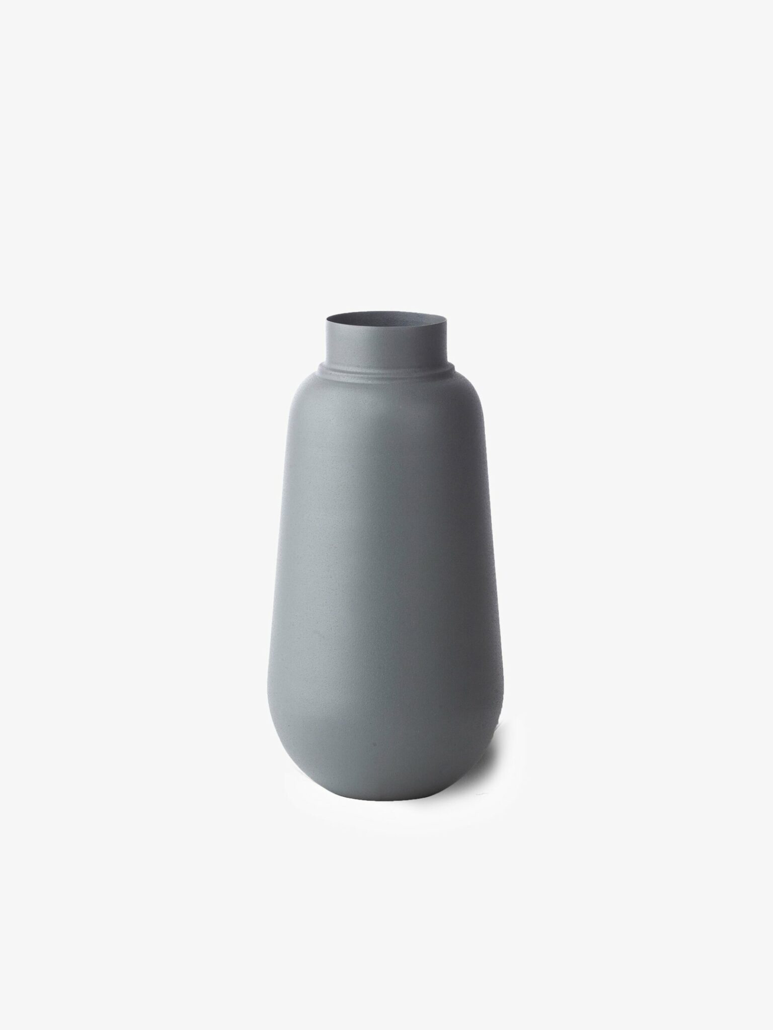 7a2cb091-0d22-4c62-9eca-85a1f06cf1fa.jpg Minimalist grey ceramic vase with a matte finish