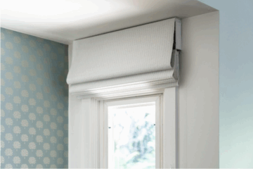 Side-by-side comparison of recessed blinds fitted inside the window frame and wall-mounted blinds installed above the frame, showcasing different mounting styles.